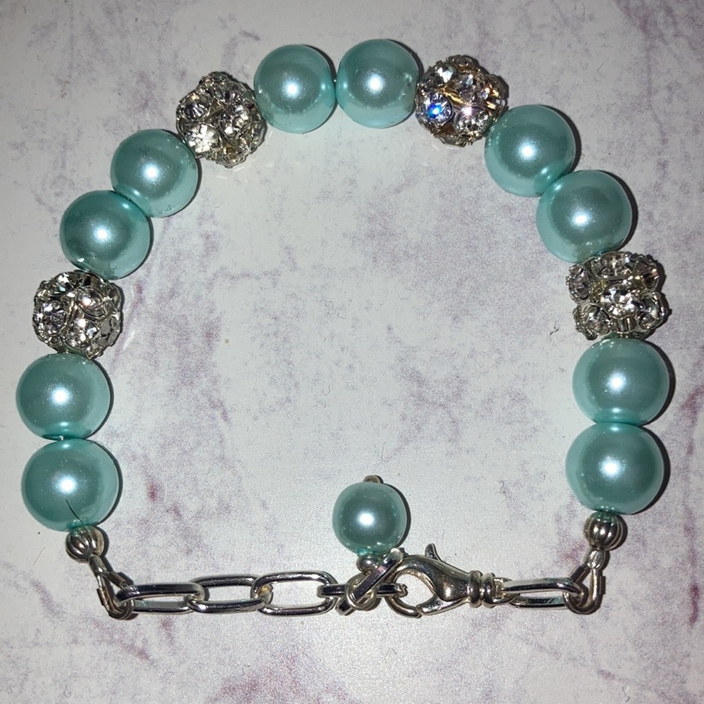 NWOT Faux Tiffany Blue Pearl Bracelet with Rhinestone accents - Picture 3 of 3